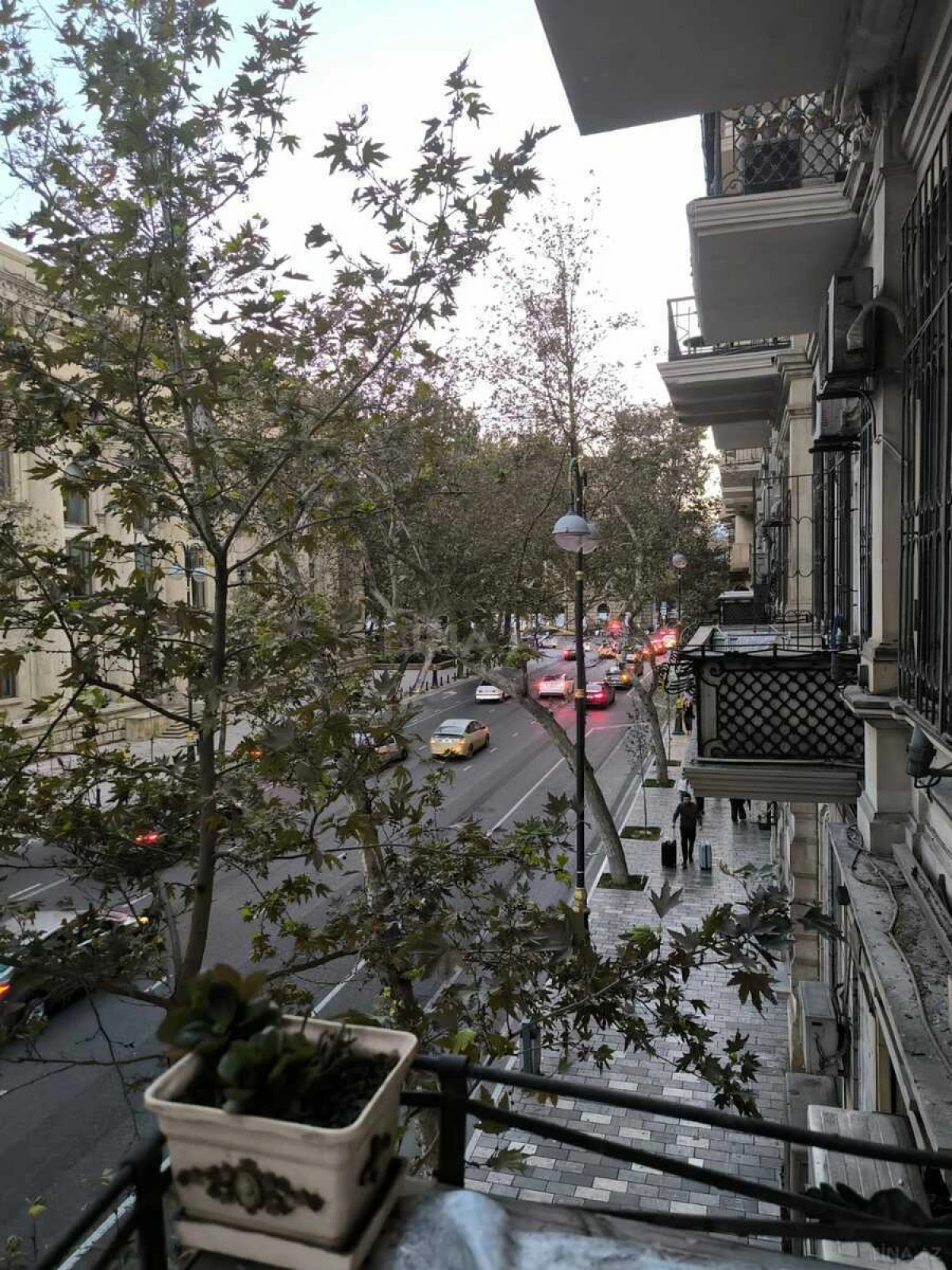 Satılır 4 otaqlı mənzil 140 m²