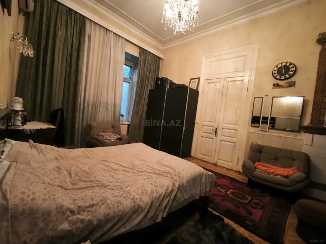 Satılır 4 otaqlı mənzil 140 m²
