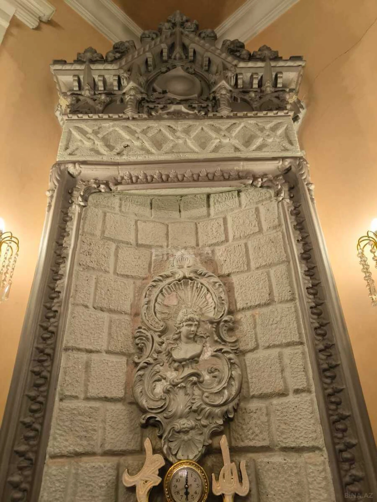 Satılır 4 otaqlı mənzil 140 m²