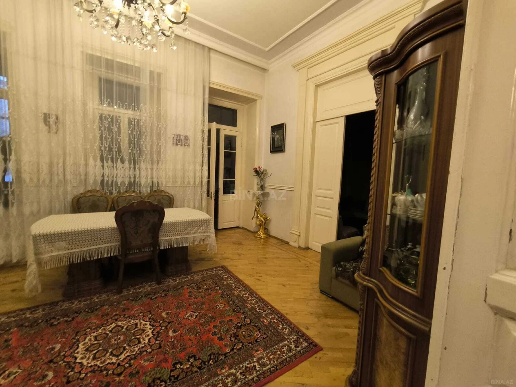 Satılır 4 otaqlı mənzil 140 m²