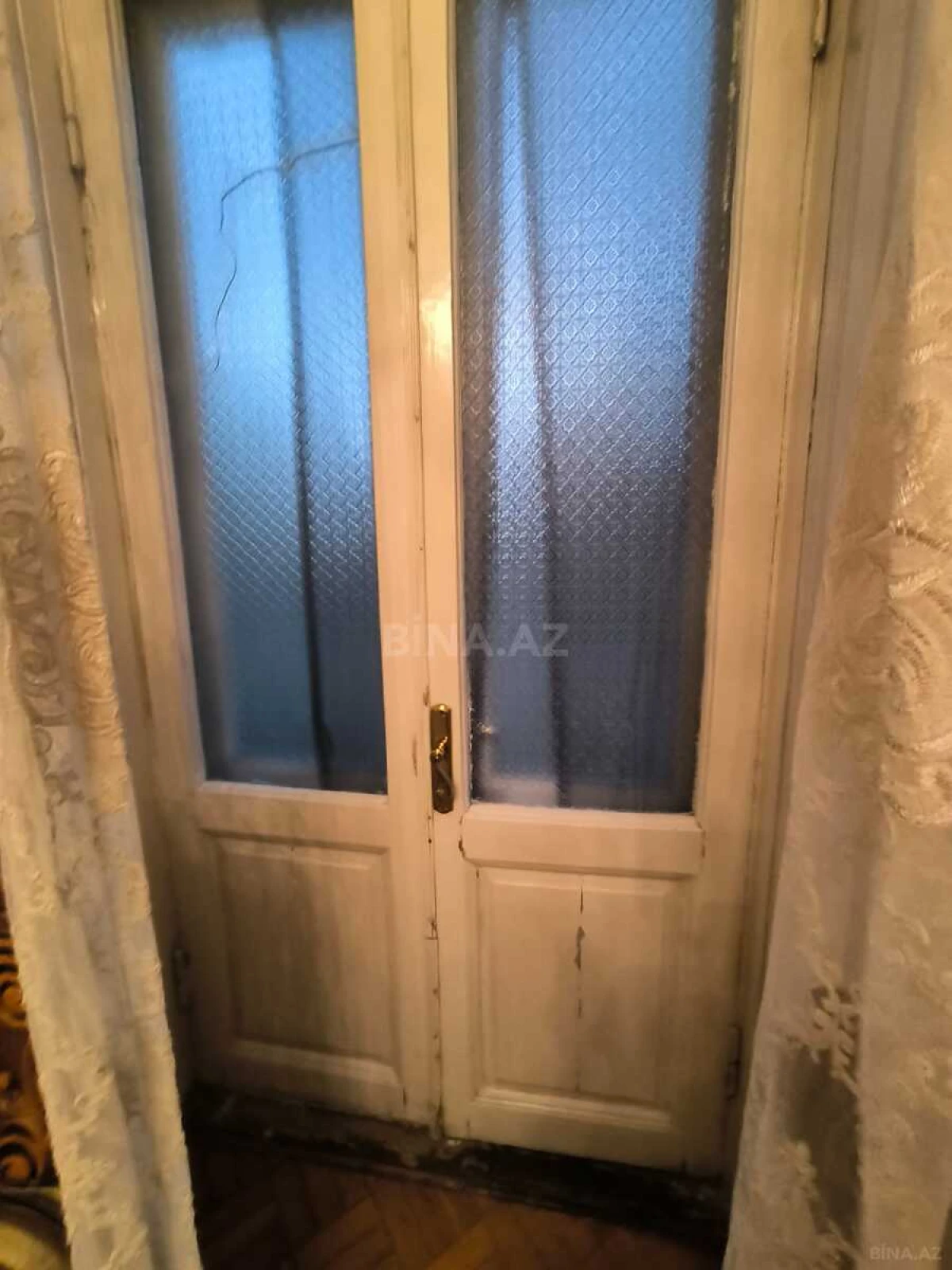 Satılır 4 otaqlı mənzil 140 m²