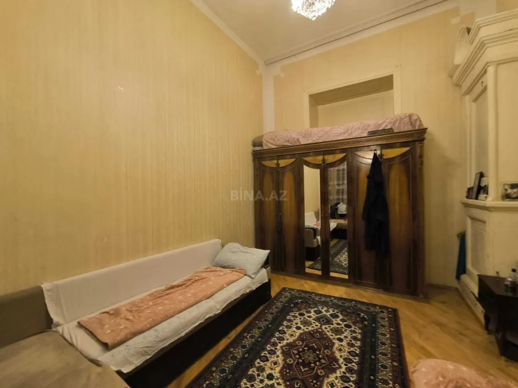 Satılır 4 otaqlı mənzil 140 m²