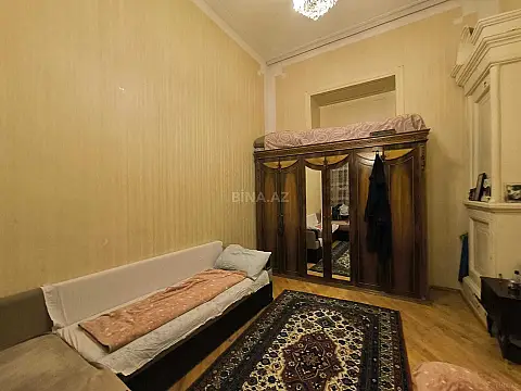Satılır 4 otaqlı mənzil 140 m²