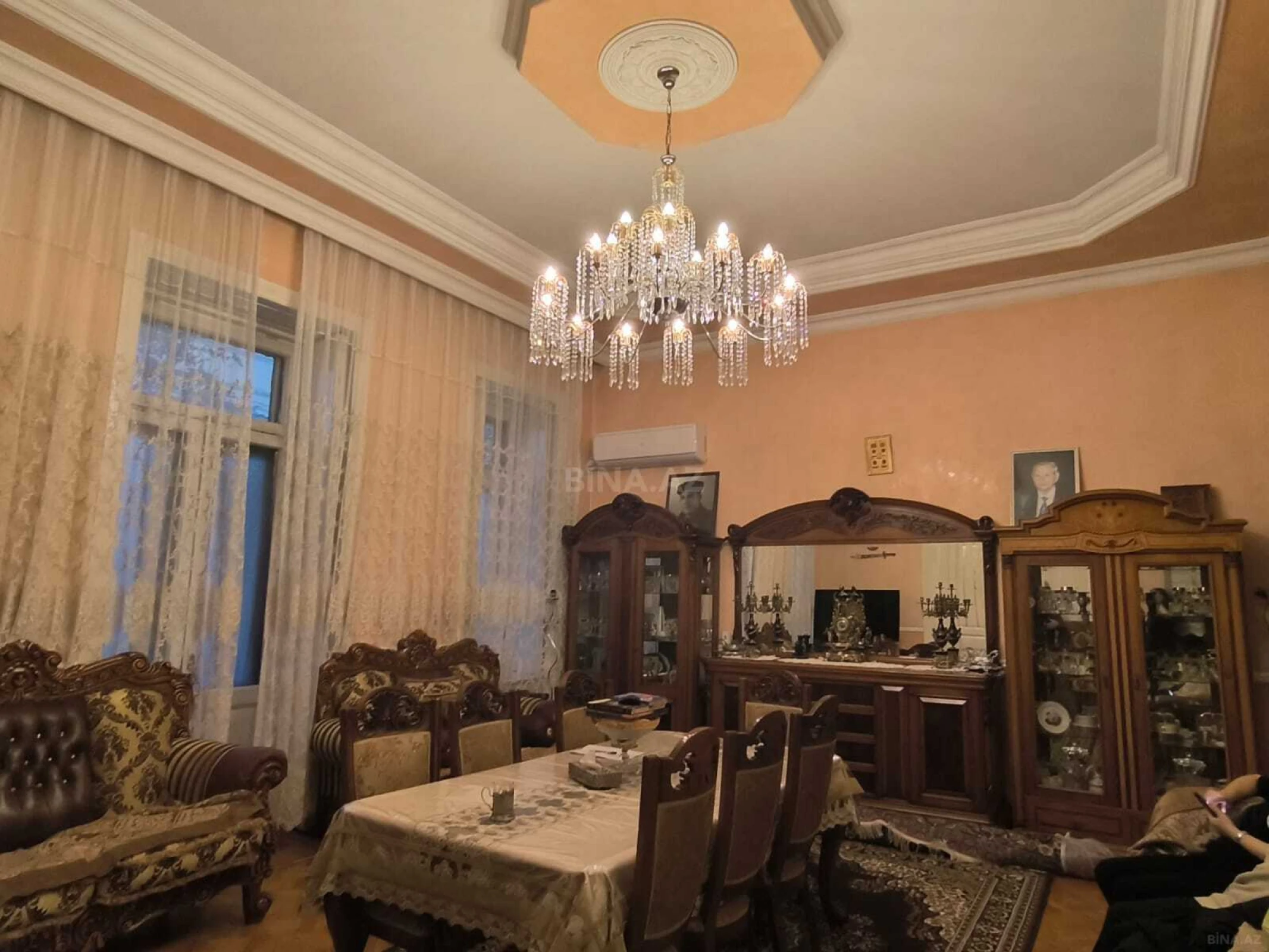 Satılır 4 otaqlı mənzil 140 m²