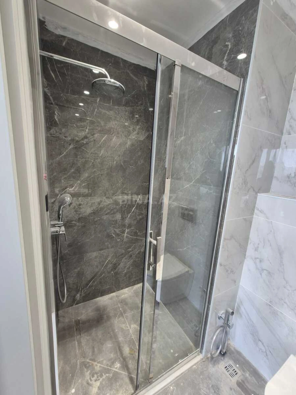 Satılır 3 otaqlı mənzil 110 m²