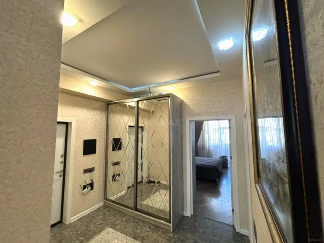 Satılır 4 otaqlı mənzil 135 m²