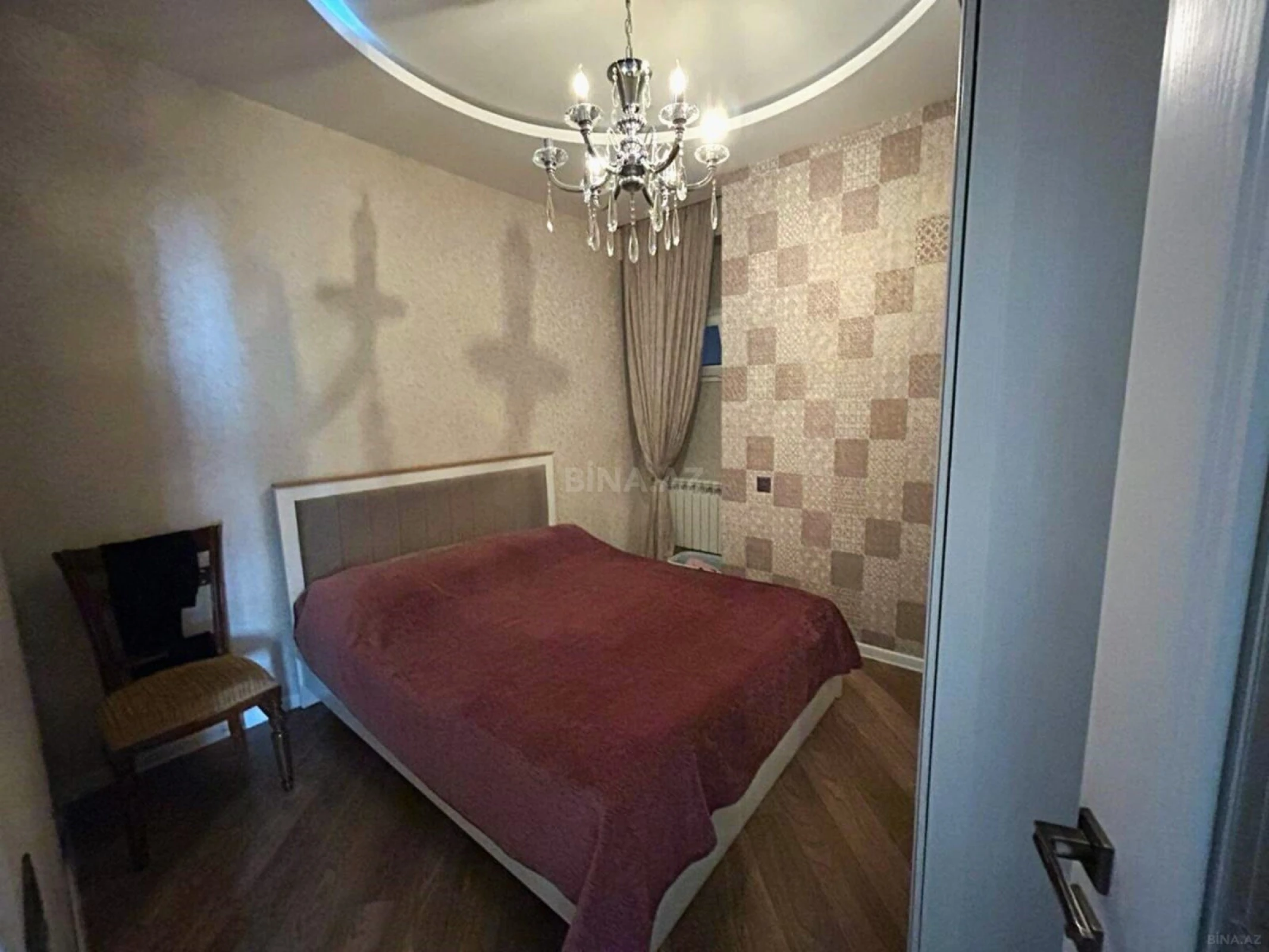 Satılır 4 otaqlı mənzil 135 m²