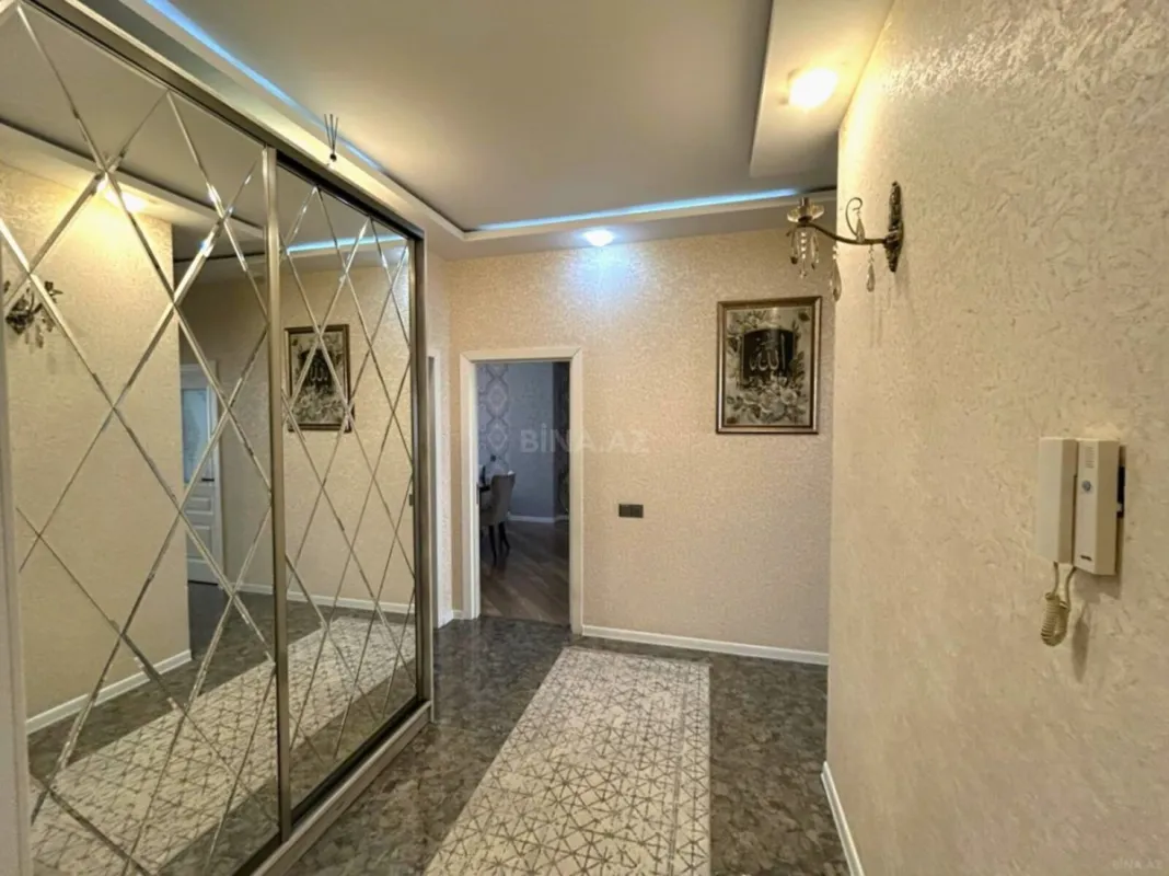 Satılır 4 otaqlı mənzil 135 m²