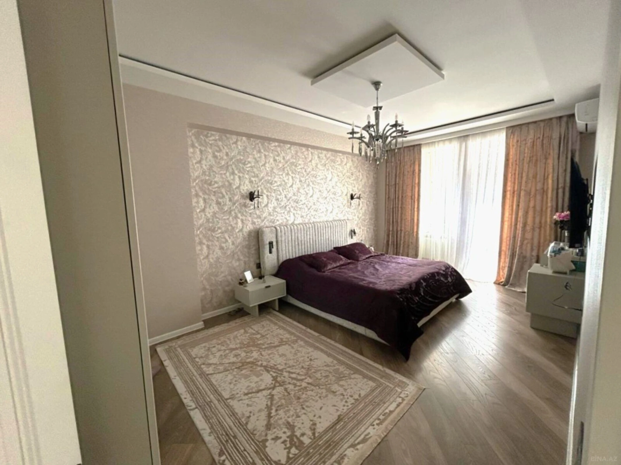 Satılır 4 otaqlı mənzil 135 m²