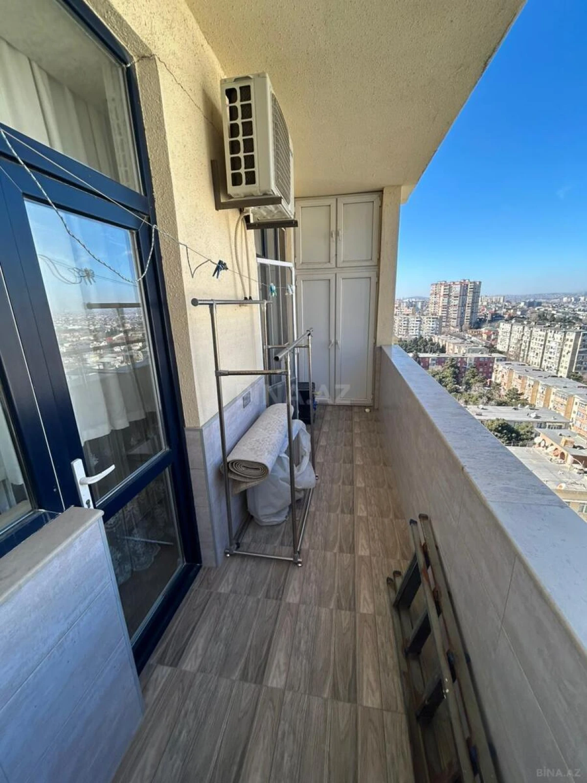 Satılır 4 otaqlı mənzil 135 m²