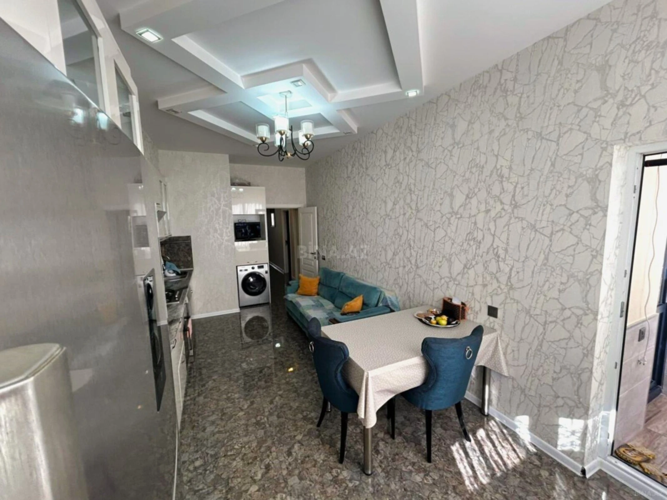 Satılır 4 otaqlı mənzil 135 m²