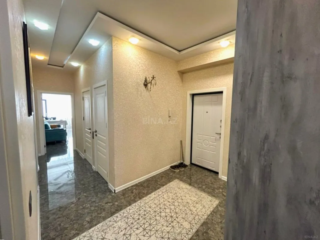 Satılır 4 otaqlı mənzil 135 m²