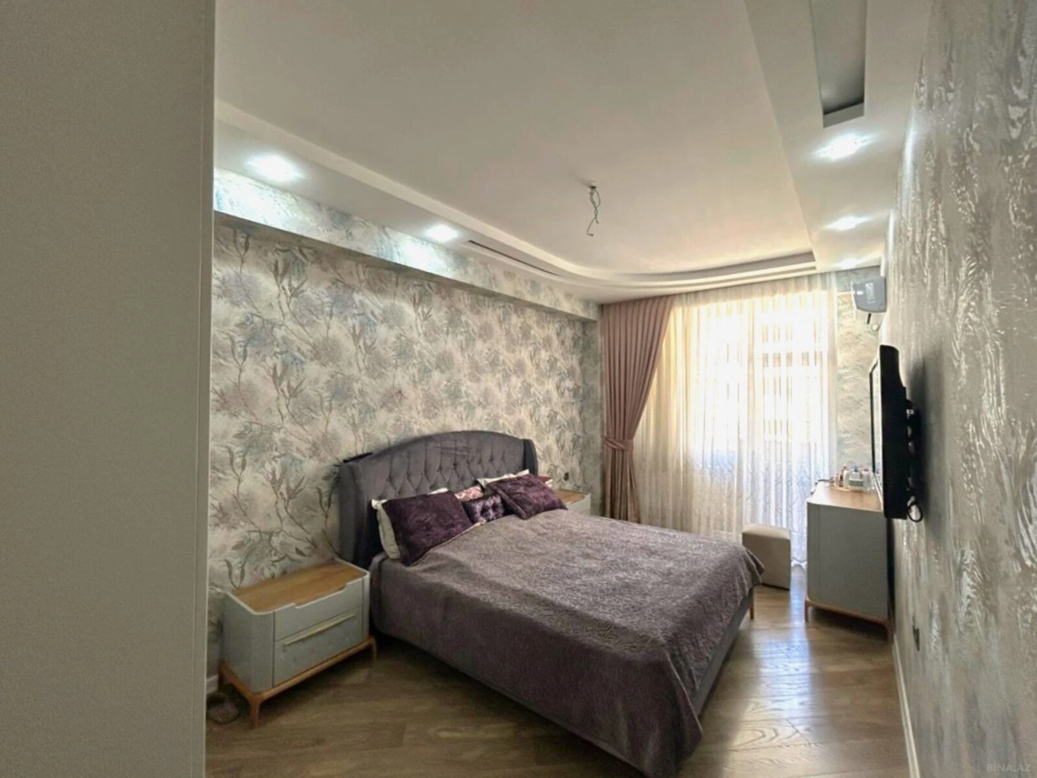 Satılır 4 otaqlı mənzil 135 m²