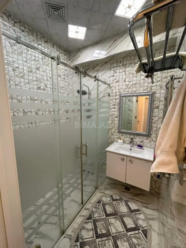 Satılır 4 otaqlı mənzil 135 m²