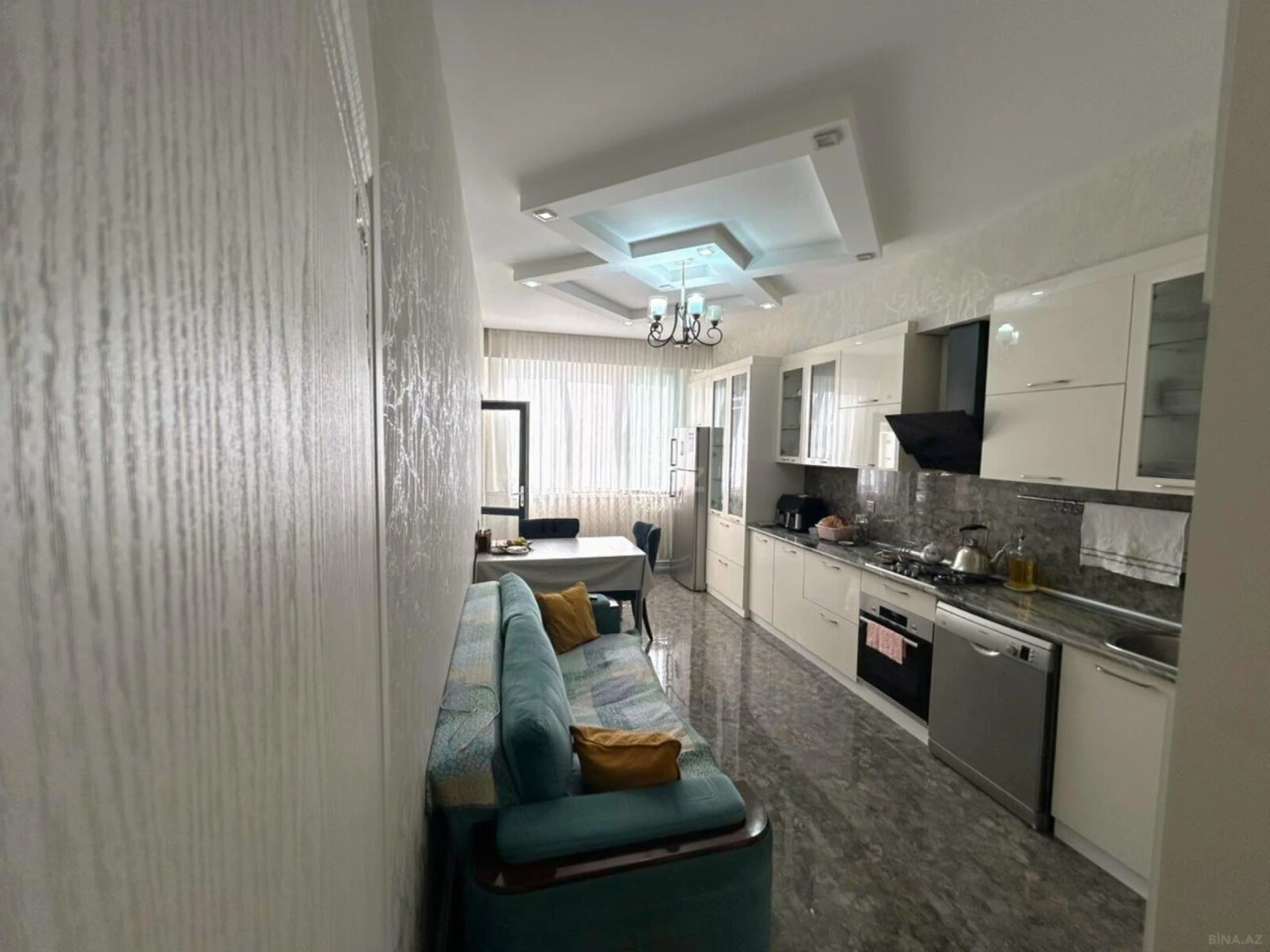 Satılır 4 otaqlı mənzil 135 m²
