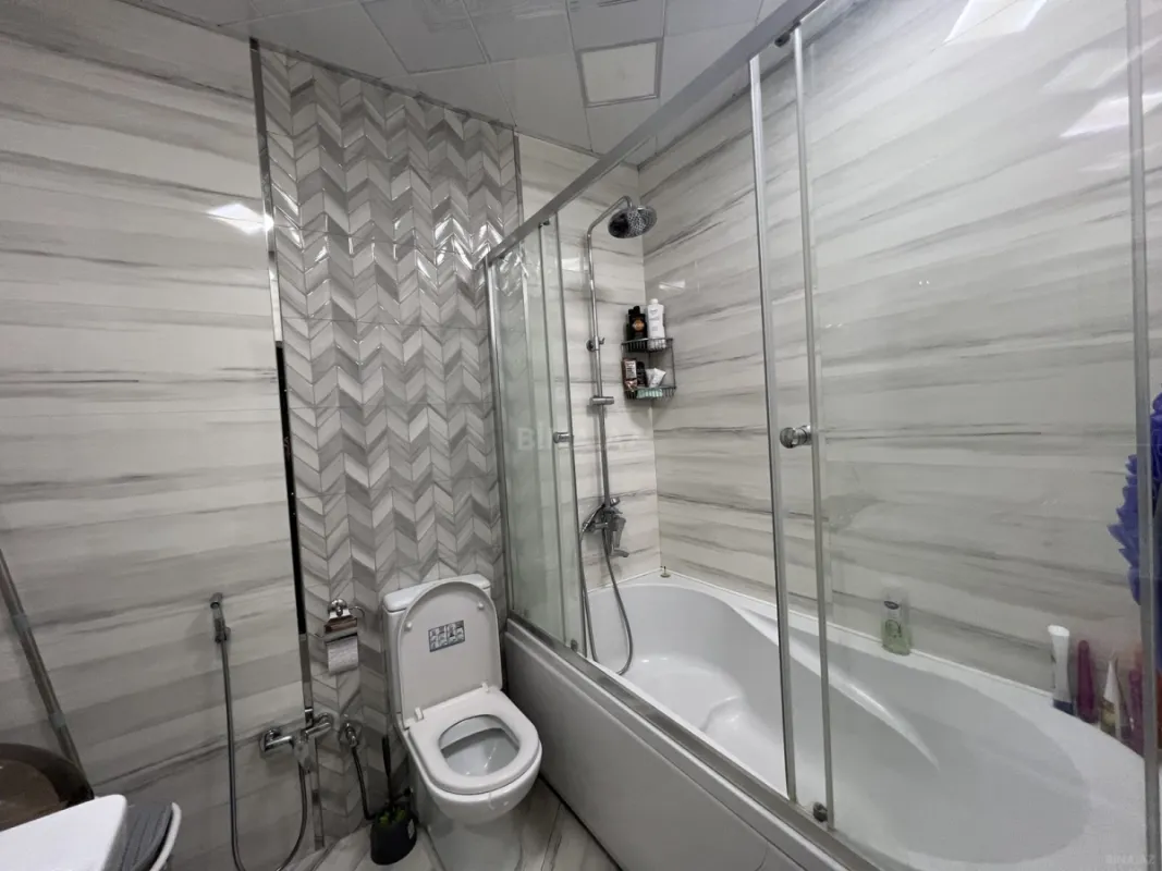 Satılır 4 otaqlı mənzil 138 m²