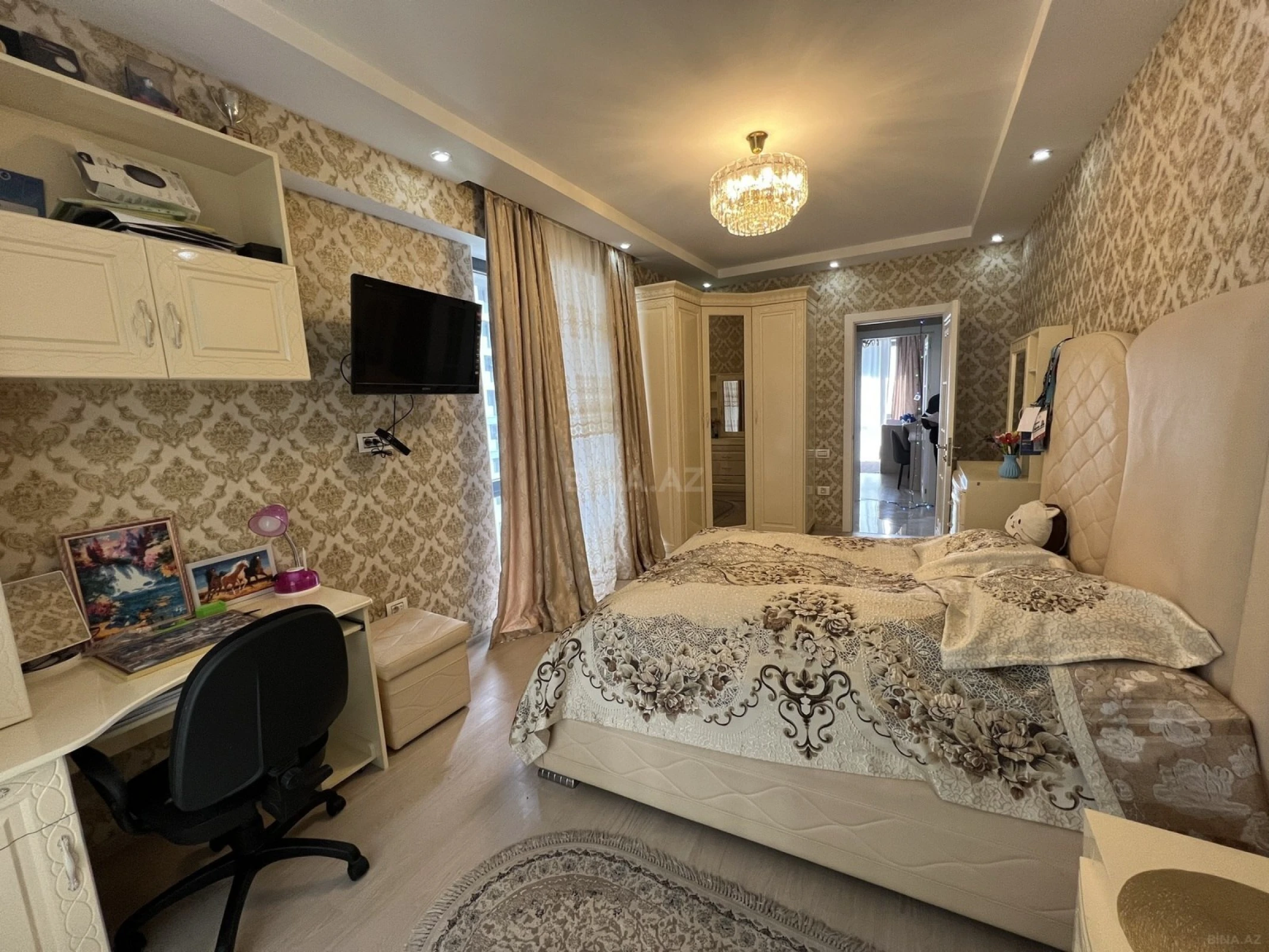 Satılır 4 otaqlı mənzil 138 m²