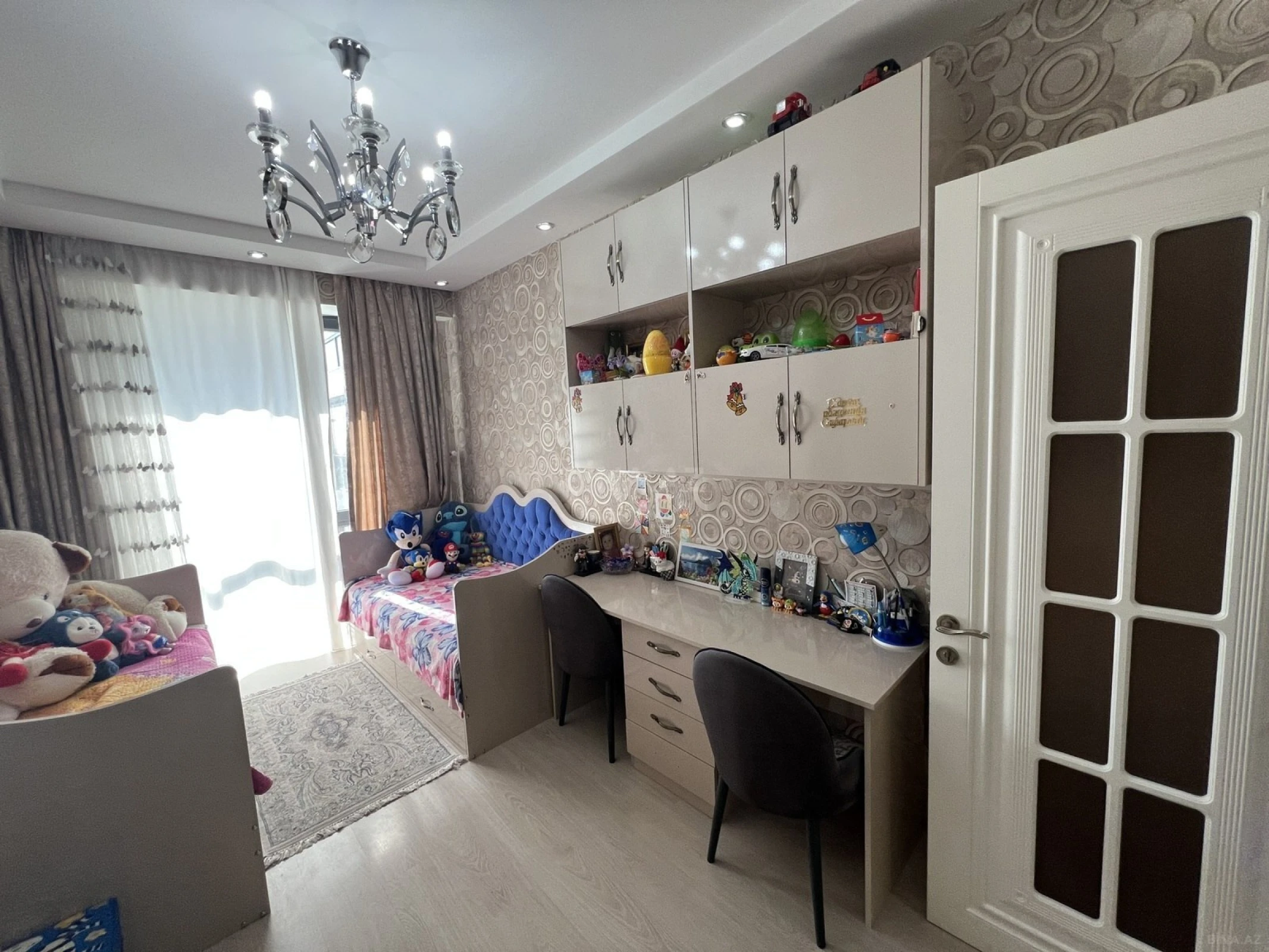 Satılır 4 otaqlı mənzil 138 m²