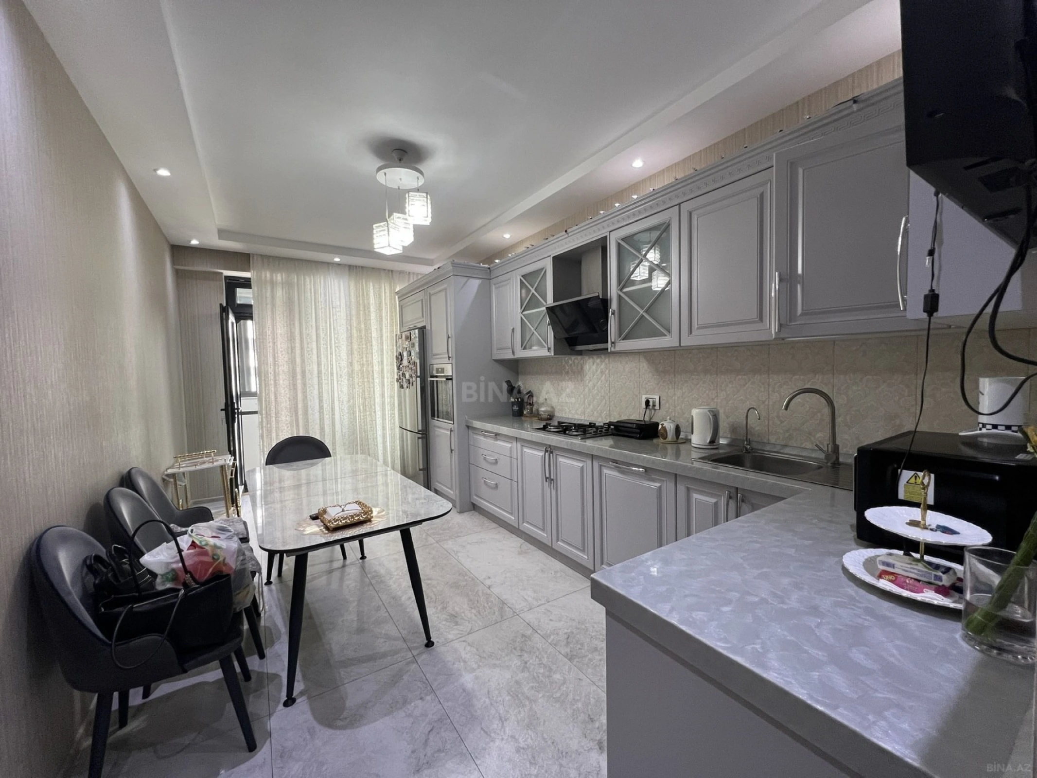 Satılır 4 otaqlı mənzil 138 m²