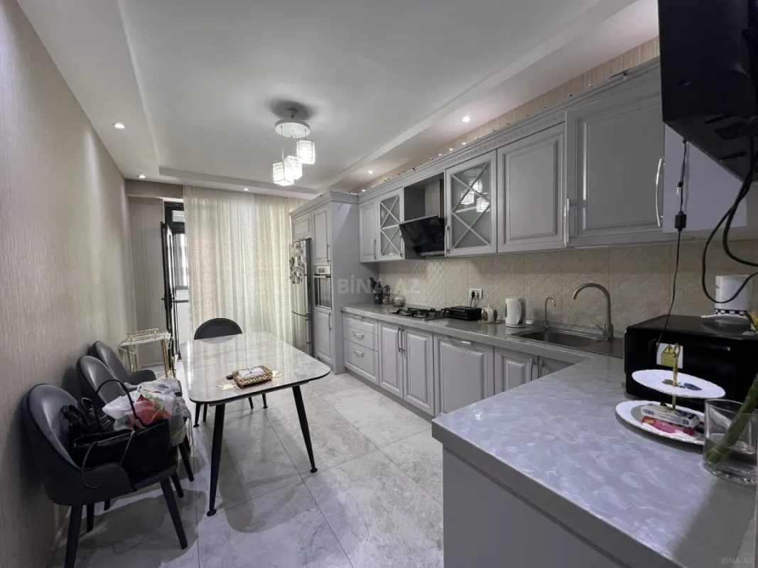 Satılır 4 otaqlı mənzil 138 m²