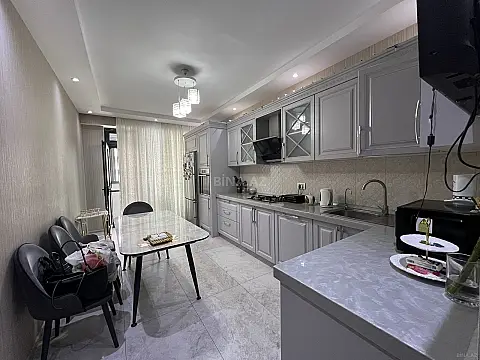 Satılır 4 otaqlı mənzil 138 m²
