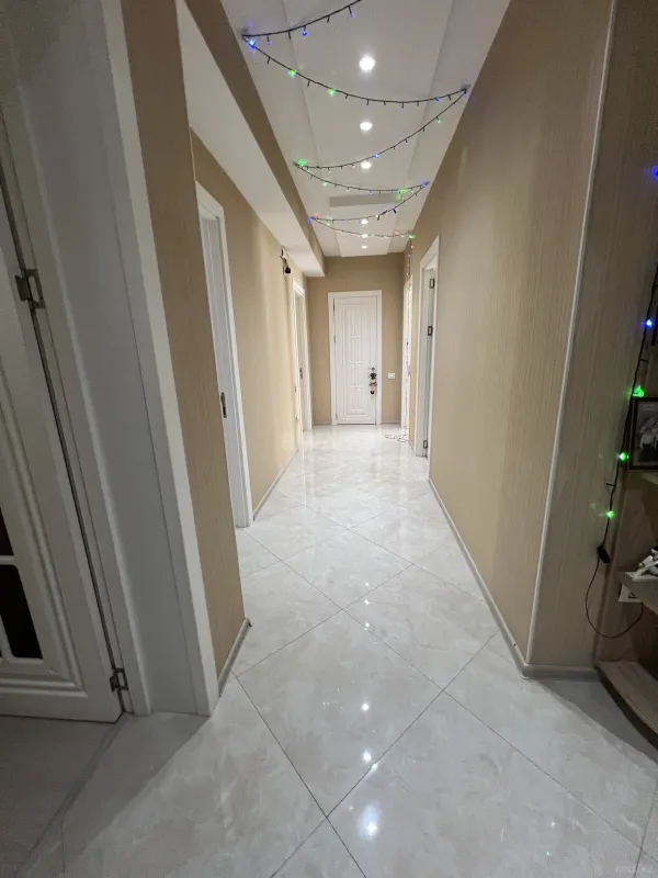 Satılır 4 otaqlı mənzil 138 m²