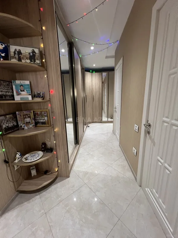 Satılır 4 otaqlı mənzil 138 m²