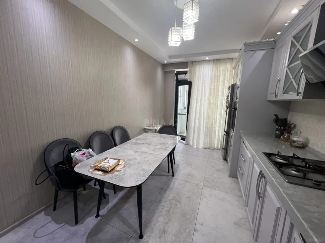 Satılır 4 otaqlı mənzil 138 m²