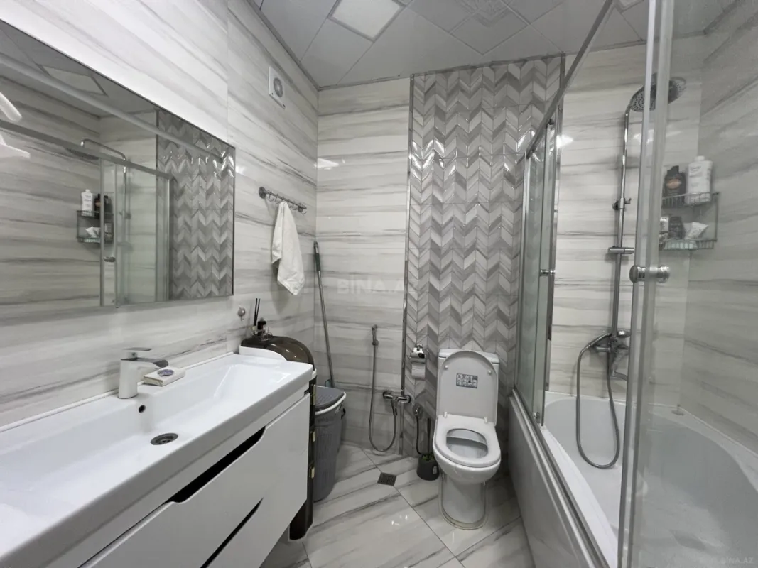 Satılır 4 otaqlı mənzil 138 m²