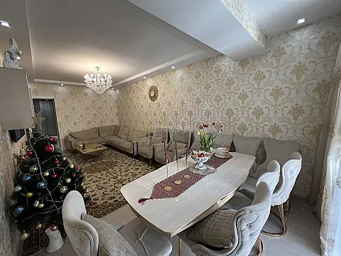 Satılır 4 otaqlı mənzil 138 m²