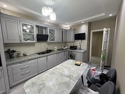 Satılır 4 otaqlı mənzil 138 m²