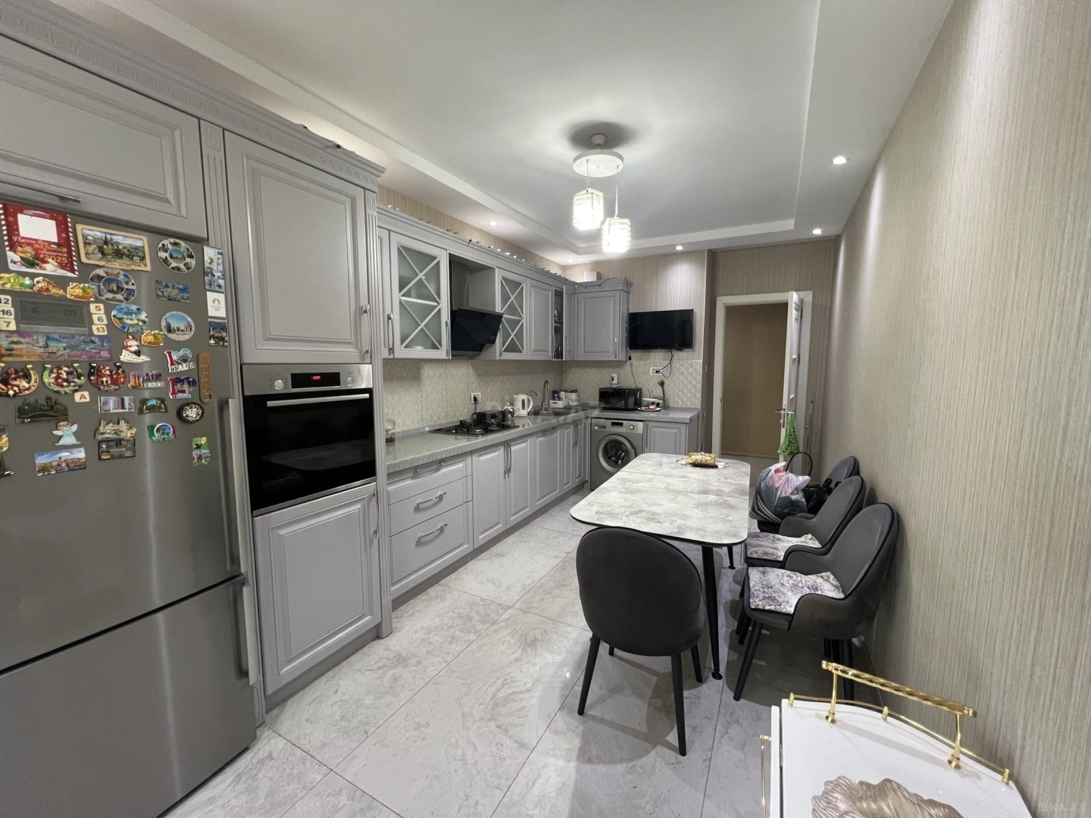 Satılır 4 otaqlı mənzil 138 m²