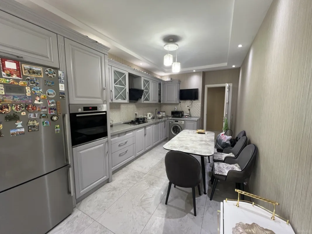 Satılır 4 otaqlı mənzil 138 m²