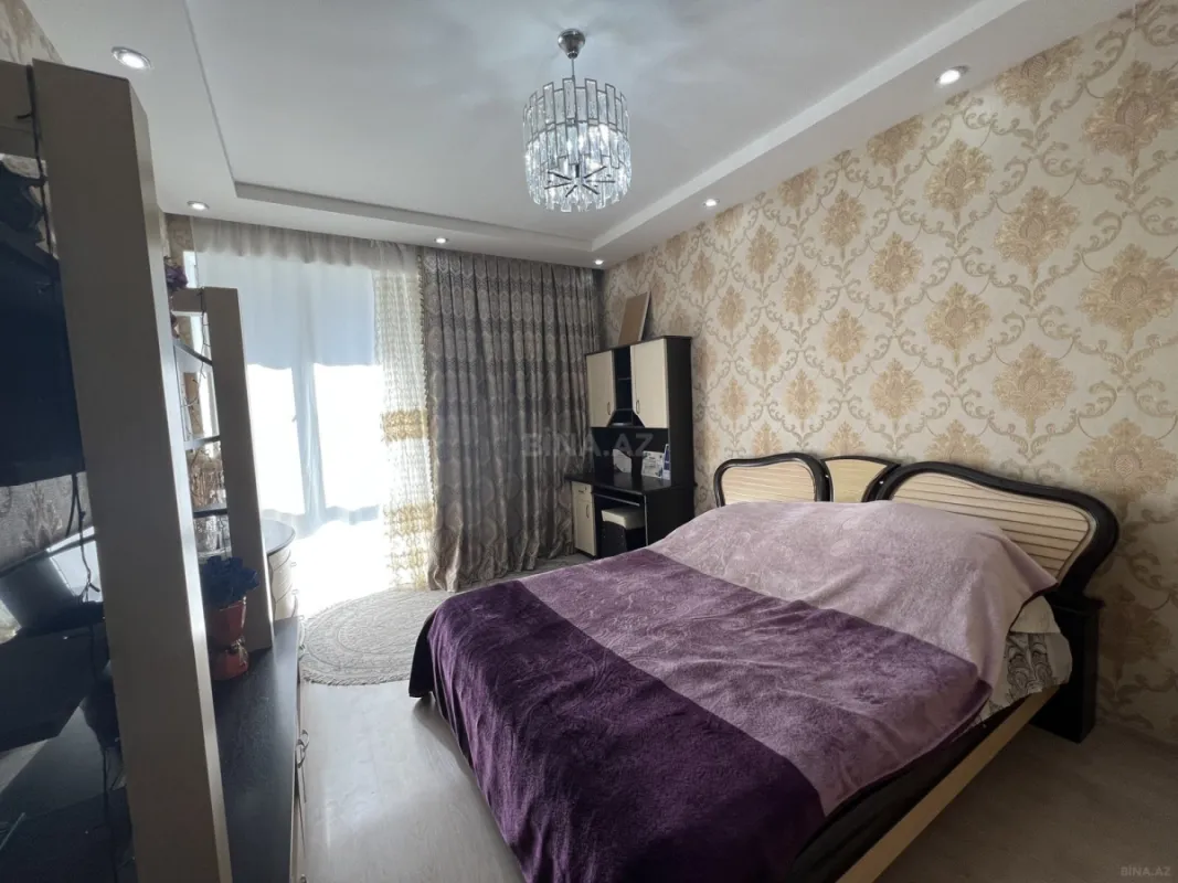 Satılır 4 otaqlı mənzil 138 m²