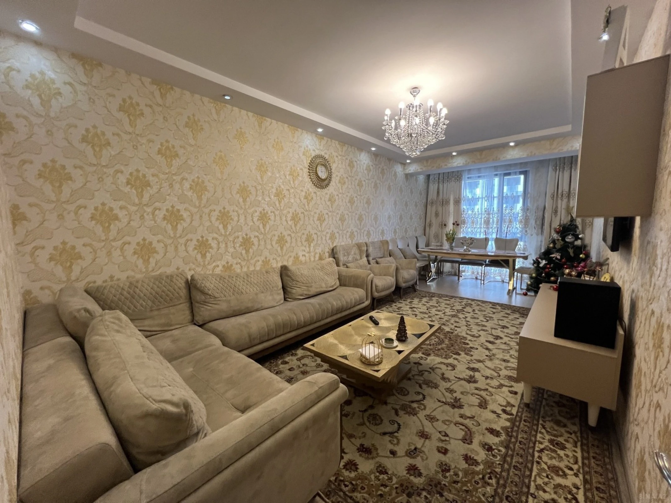 Satılır 4 otaqlı mənzil 138 m²