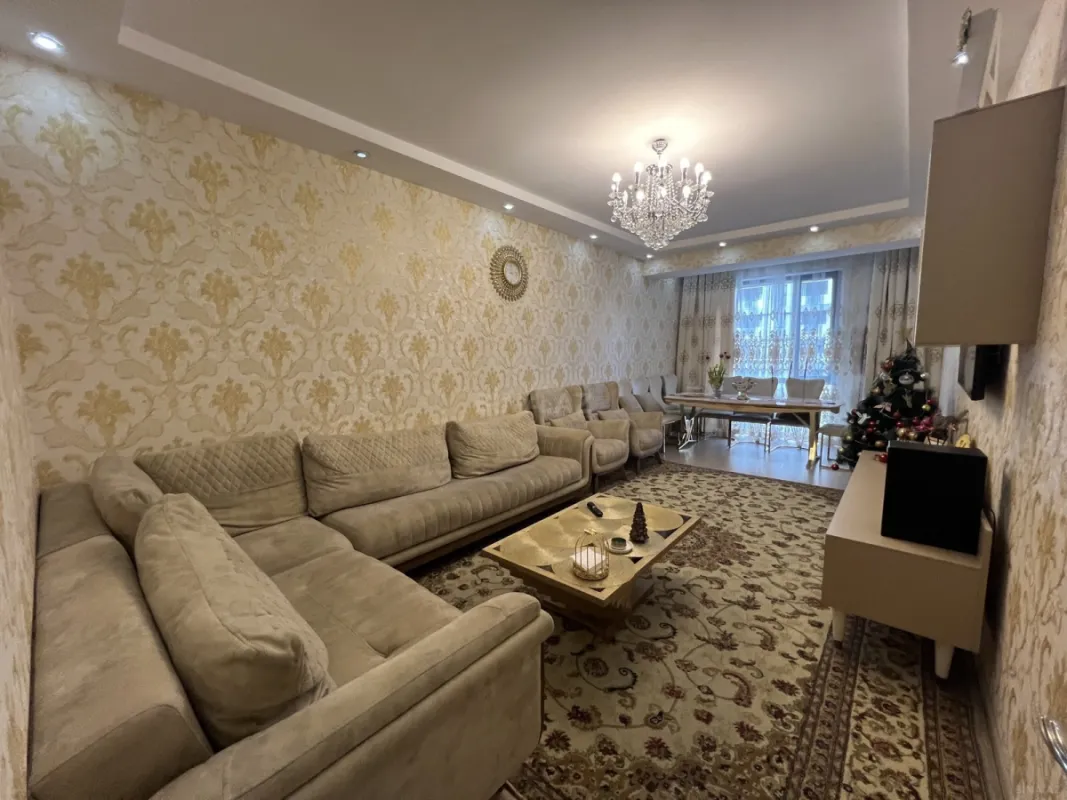 Satılır 4 otaqlı mənzil 138 m²