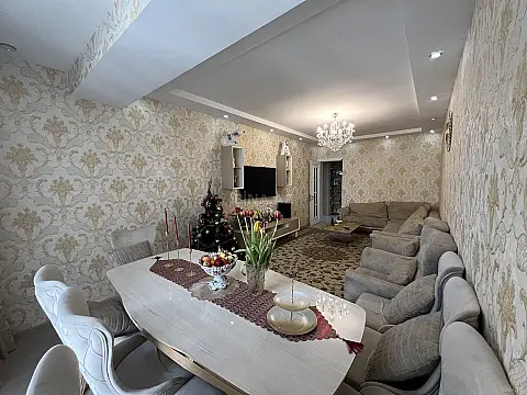 Satılır 4 otaqlı mənzil 138 m²