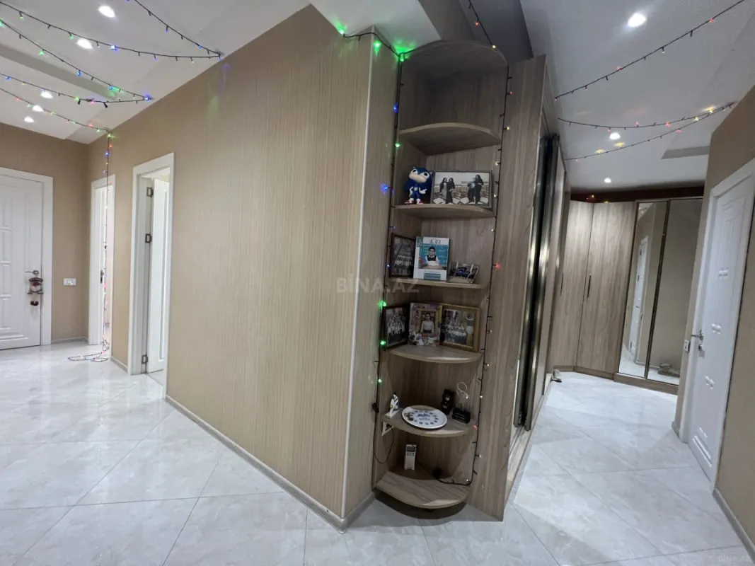 Satılır 4 otaqlı mənzil 138 m²