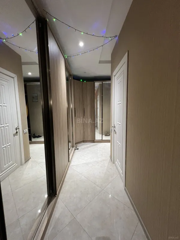 Satılır 4 otaqlı mənzil 138 m²