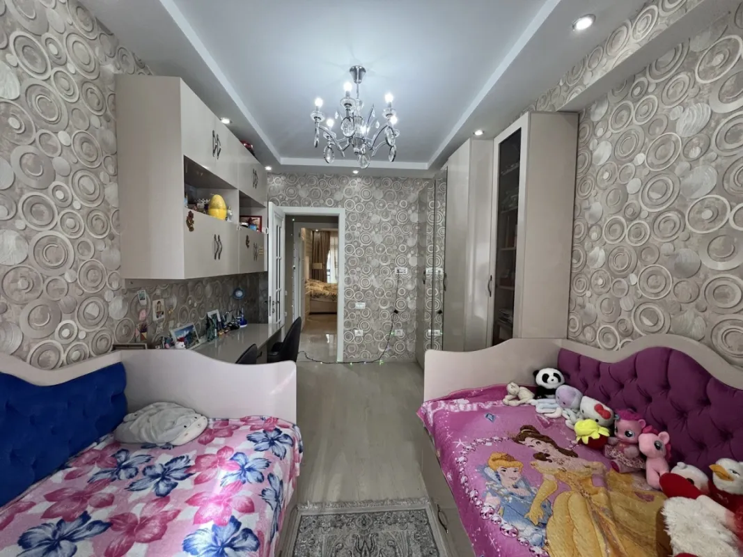 Satılır 4 otaqlı mənzil 138 m²