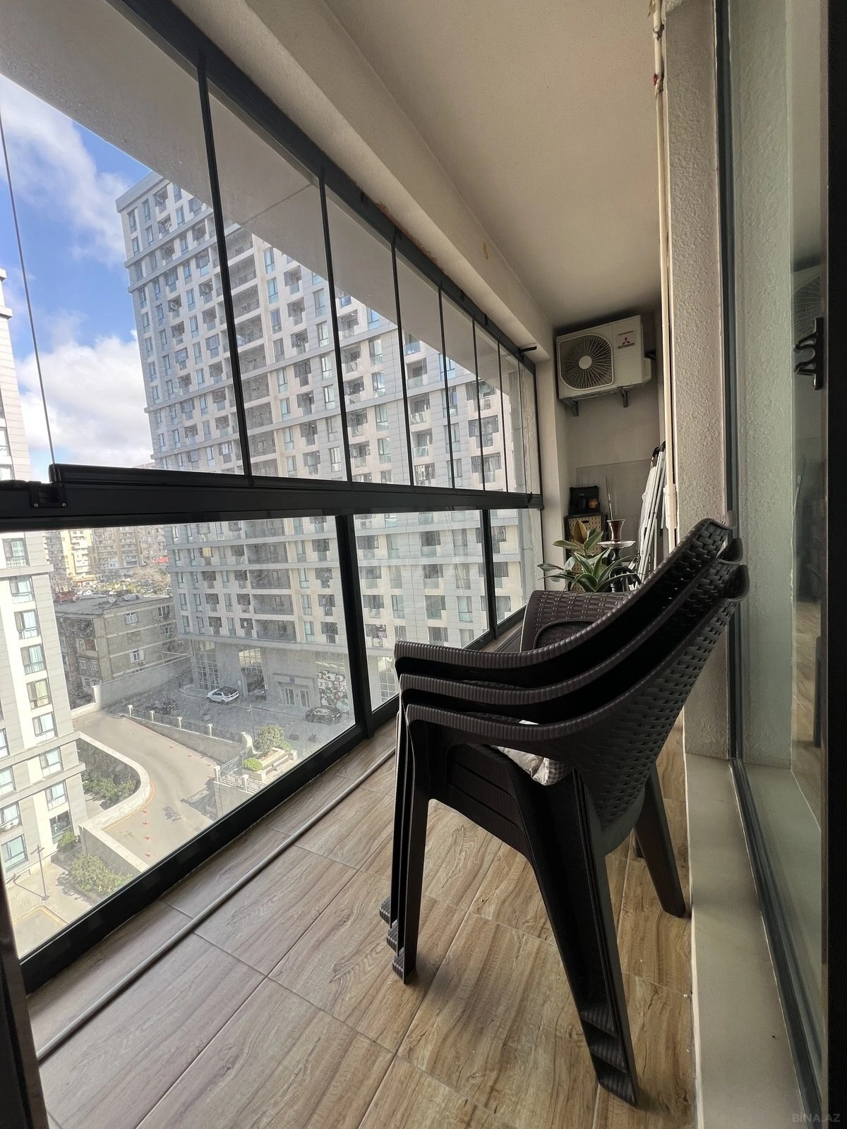 Satılır 4 otaqlı mənzil 138 m²