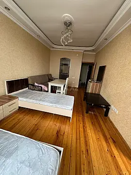 Kirayə verilir 2 otaqlı mənzil 75 m²