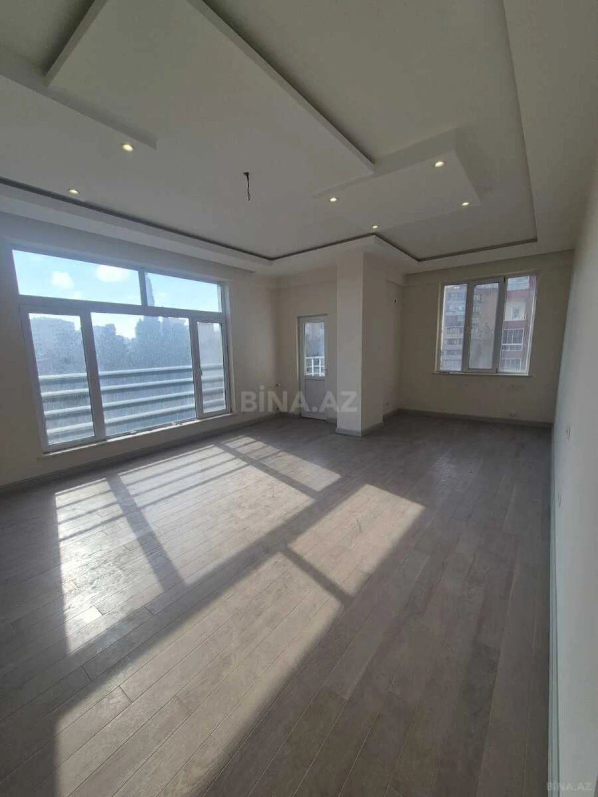 Satılır 3 otaqlı mənzil 124.5 m²