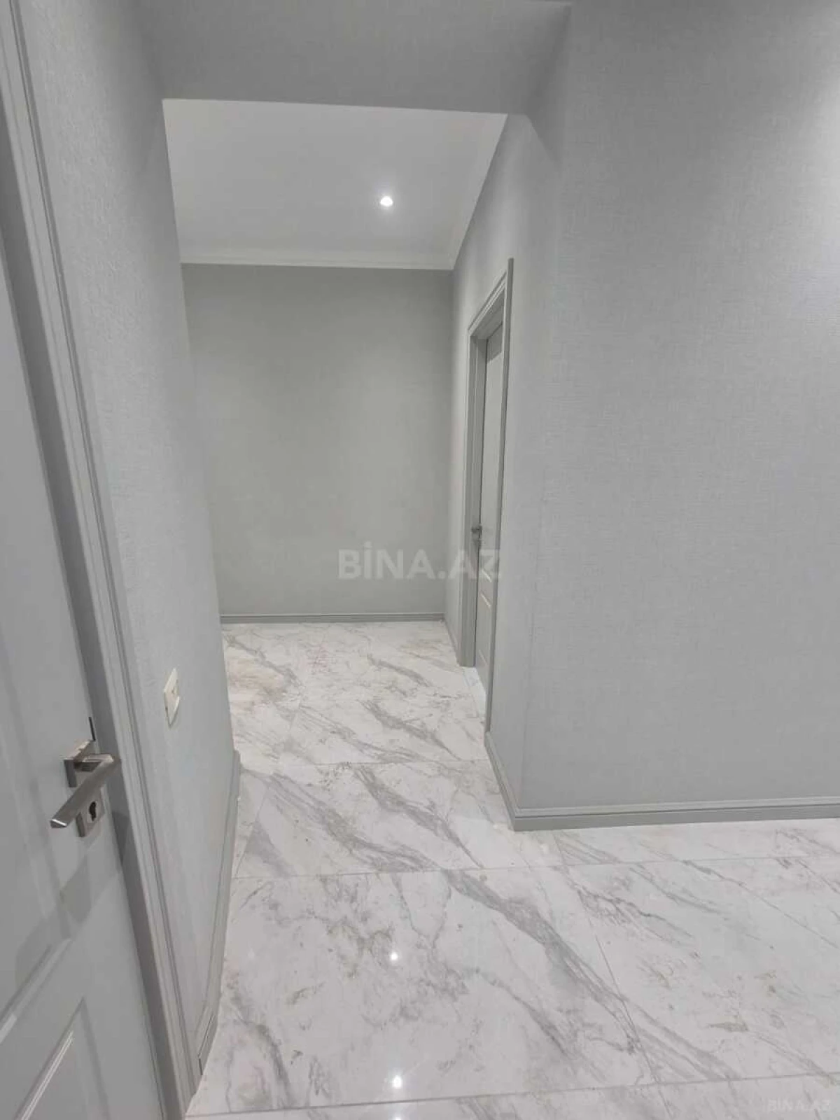 Satılır 3 otaqlı mənzil 124.5 m²