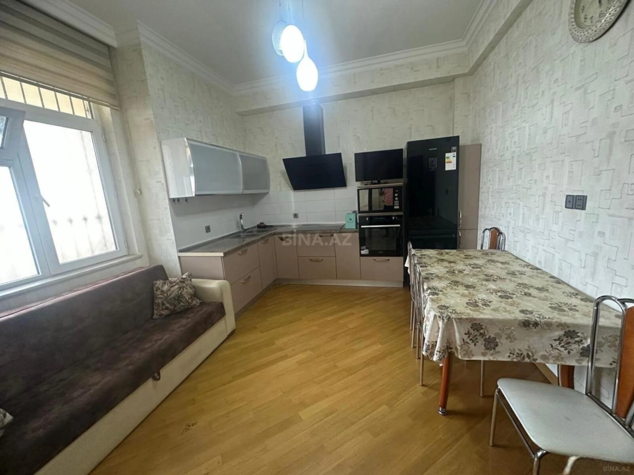 Kirayə verilir 2 otaqlı mənzil 103 m²