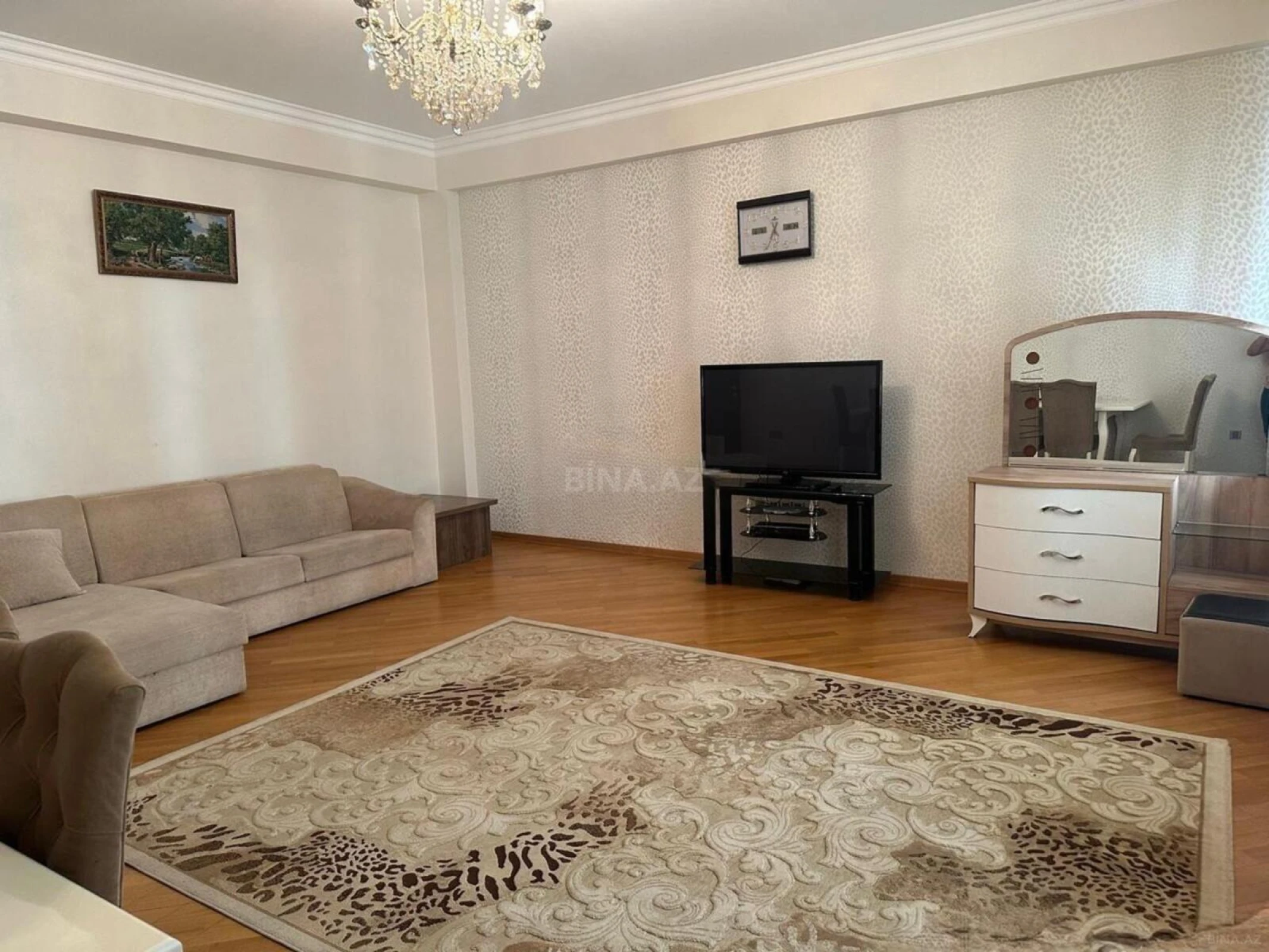 Kirayə verilir 2 otaqlı mənzil 103 m²