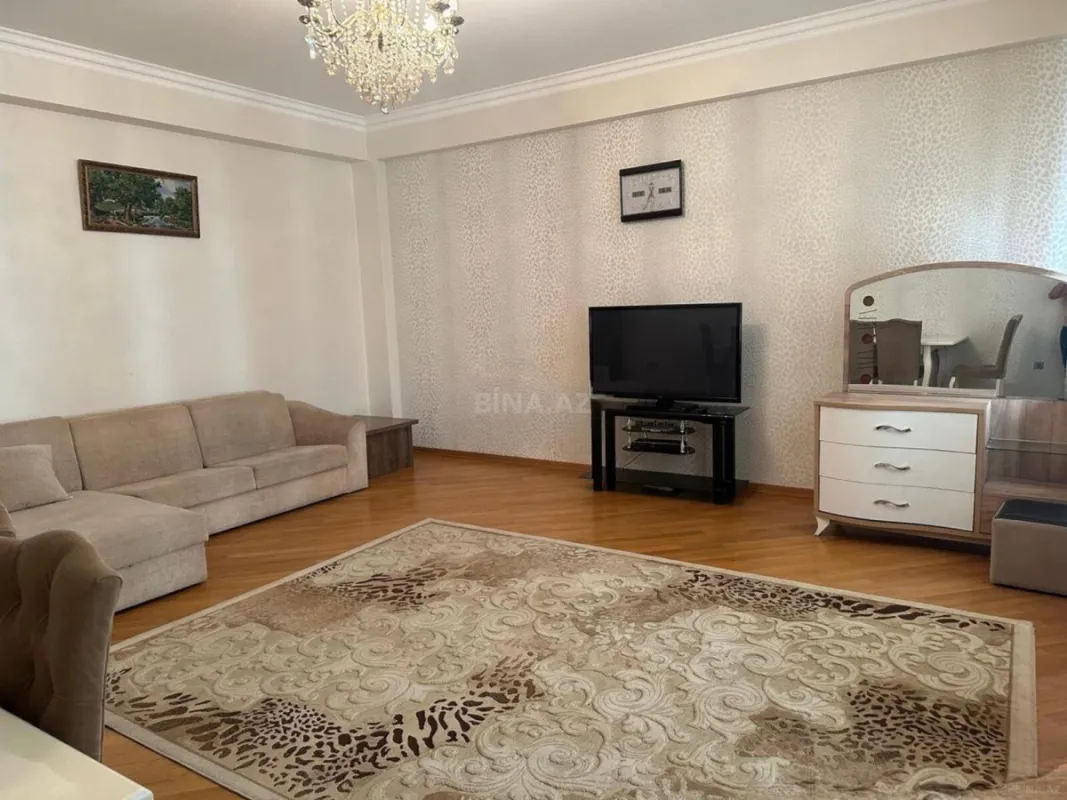 Kirayə verilir 2 otaqlı mənzil 103 m²
