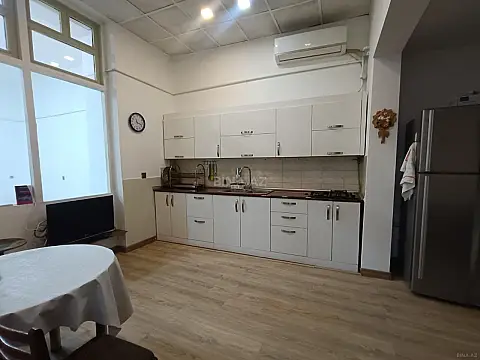 Kirayə verilir 3 otaqlı ofis 130 m²