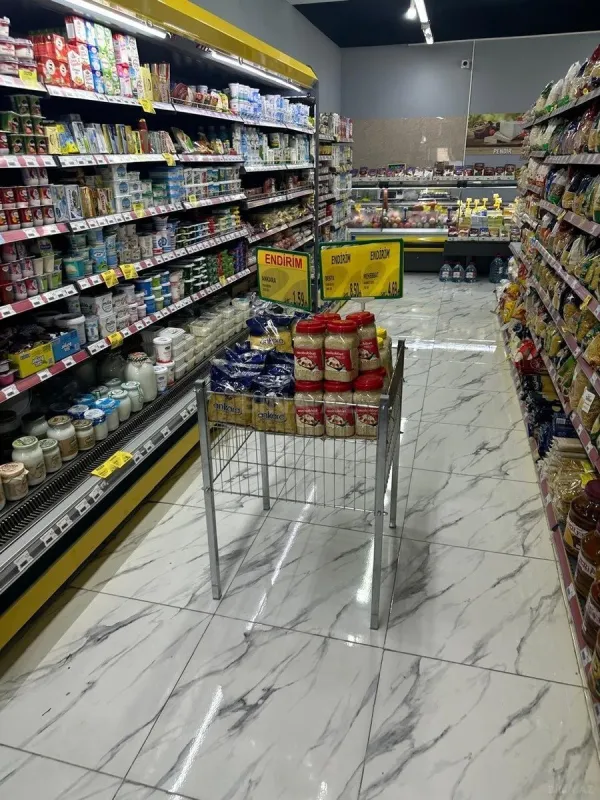 Satılır obyekt 600 m²