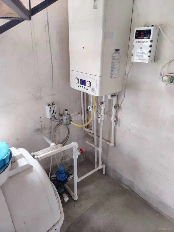 Satılır 6 otaqlı həyət evi 300 m²